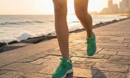 Đi bộ nhiều có làm chân to ra không?