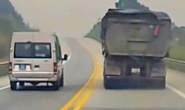 Xử phạt xe biển xanh 80A đi ngược chiều trên cao tốc Nội Bài - Lào Cai