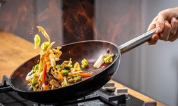 Vì sao dùng mỡ lợn chiên xào lại ngon hơn dầu ăn?