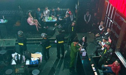 Nửa đêm đột kích 2 quán bar, phát hiện hàng chục đối tượng dương tính ma túy