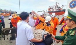Ứng cứu ngư dân bị nạn trên vùng biển Đà Nẵng