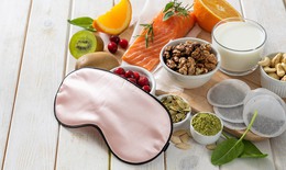 Ăn gì để ngủ ngon? 7 dưỡng chất thiết yếu cho bữa nhẹ trước giờ đi ngủ