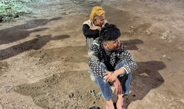 Thông chốt kiểm tra nồng độ cồn, 2 nam thanh niên điều khiển xe máy tông trúng Đại úy CSGT