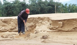 Đ&#224; Nẵng khẩn trương xử l&#253; đất, c&#225;t bồi lấp sau đợt lũ lịch sử