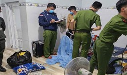 Hốt hoảng phát hiện cháu bé tử vong bên cạnh mẹ, trong phòng trọ có nhiều bất thường