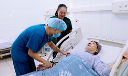 Đau xương khớp người đàn ông tự tiêm thuốc giảm đau dẫn đến sốc nhiễm khuẩn, thủng tạng rỗng 