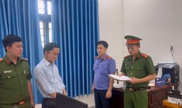 Bắt công chức xã hứa hẹn làm thủ tục đất đai để chiếm đoạt tiền của người dân