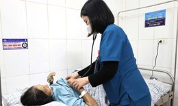 Nhập viện vì bị gà đạp 