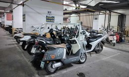 Phường chỉ đạo &#39;n&#243;ng&#39; vụ chung cư &#39;vạn d&#226;n&#39; ở H&#224; Nội th&#244;ng b&#225;o ngừng nhận tr&#244;ng xe điện dưới tầng hầm 