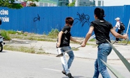 G&#227; đ&#224;n &#244;ng nổi m&#225;u đi&#234;n ch&#233;m gục người y&#234;u cũ của vợ v&#236; bị đ&#242;i tiền sau chia tay