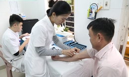 Bệnh viện Trung ương Huế khám sàng lọc ung thư cho người dân miền núi