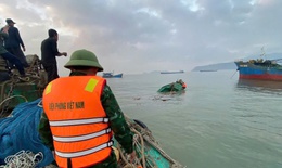4 ngư dân thoát nạn khi tàu bị chìm trên biển