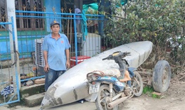 Chuyện &#244;ng n&#244;ng d&#226;n vượt hiểm nguy, cứu h&#224;ng chục người chới với trong trận lũ lụt lịch sử