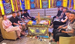 Bất ngờ kiểm tra, ph&#225;t hiện 12 người dương t&#237;nh ma t&#250;y tại 2 ph&#242;ng VIP qu&#225;n karaoke