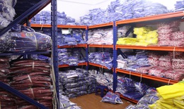 Phát hiện cửa hàng bán quần áo thể thao không đăng ký kinh doanh, có hàng nghìn sản phẩm nghi giả nhãn hiệu