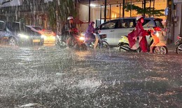 Đường đi của vùng áp thấp trên Biển Đông gây mưa dông mạnh cho nhiều khu vực