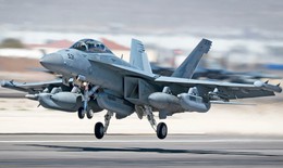 M&#225;y bay EA-18G Growler của Mỹ rơi xuống vịnh San Diego