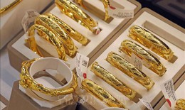 Khoảng cách giữa giá vàng trong nước và thế giới đang dần thu hẹp