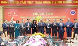 Tổng B&#237; thư T&#244; L&#226;m thăm, l&#224;m việc với Bộ Y tế