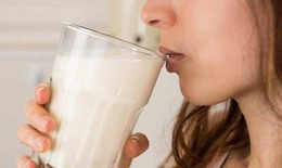 8 lợi ích sức khỏe của việc uống sữa ấm vào buổi tối trước khi ngủ
