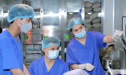 Người bác sĩ mang phép màu giúp vợ chồng hiếm muộn nhiều năm được làm cha mẹ