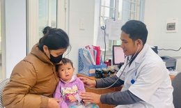 Chàng trai người Khùa rời bản học y trở thành bác sĩ về chăm sóc đồng bào