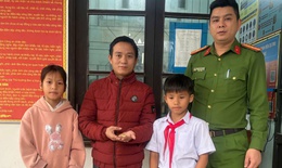 Nhặt được 10 chỉ vàng, hai học sinh lớp 4 nhờ công an trả lại người đánh rơi