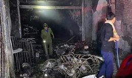 Cháy nhà trong đêm ở Hải Dương, công an giải cứu 5 người mắc kẹt trong nhà tắm