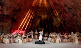 Thông tin mới về vụ hòa nhạc trong hang Dơi ở Quảng Ninh bị tạm dừng