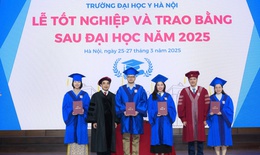 Trường Đại học Y Hà Nội trao bằng tốt nghiệp cho gần 2.300 học viên sau đại học