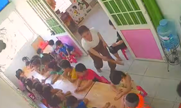 L&#224;m sao xo&#225; bỏ &#39;b&#243;ng đen&#39; bạo h&#224;nh trẻ mầm non?
