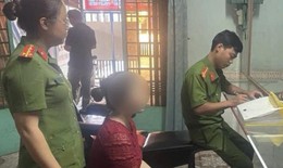 Bắt quả tang chủ tiệm hớt tóc kích dục cho khách