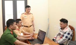 Bị bắt vì mua bằng lái xe giả qua mạng giá 1,1 triệu đồng