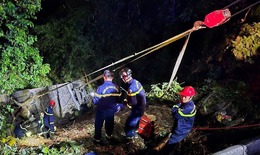 Lâm Đồng: Xe khách chở 36 người lao xuống vực từ đèo Bảo Lộc