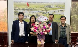 L&#227;nh đạo trung t&#226;m b&#225;o c&#225;o g&#236; khi gi&#225;m đốc sở đến ch&#250;c mừng nhưng chỉ c&#243; một người đi l&#224;m?