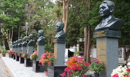 CLB Truyền thống Ban Dân y miền Nam kỷ niệm 50 năm thống nhất đất nước và khánh thành tượng thầy thuốc tiêu biểu