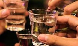 Vụ 6 người ngộ độc methanol sau uống rượu trái cây: Bộ Y tế đề nghị 3 tỉnh, thành vào cuộc