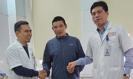 Bệnh nhân đột quỵ được CSGT dùng xe chuyên dụng chở đến viện đã qua cơn nguy kịch