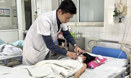 Chủ quan khi bị ch&#243; nh&#224; cắn, b&#233; 11 tuổi phải đi cấp cứu v&#236; thủng thực quản