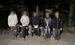 &#39;T&#243;m gọn&#39; nh&#243;m thanh thiếu ni&#234;n kh&#244;ng bằng l&#225;i, kh&#244;ng mũ bảo hiểm ph&#243;ng xe bạt mạng ở H&#224; Giang