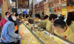 Có nên vay mượn tiền để lướt sóng vàng?