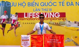 Nhân viên ngân hàng dũng cảm lao xuống sông Hương cứu người đuối nước