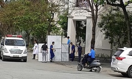 Nghệ An: Lan can tầng 4 bất ngờ rơi trúng ba nữ sinh, hai em bị thương nặng