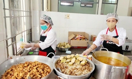 Bếp ăn 0 đồng cho bệnh nhân nghèo ở Khánh Hòa đỏ lửa quanh năm