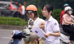 Hôm nay, học sinh nộp phiếu đăng ký dự tuyển vào lớp 10 tại Hà Nội