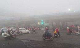 S&#225;ng nay H&#224; Nội m&#249; mịt v&#236; &#244; nhiễm kh&#244;ng kh&#237;