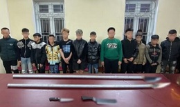 Kịp thời ngăn chặn 2 nhóm thanh niên đem hung khí giải quyết mâu thuẫn