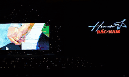 Xe tăng T54 tái hiện lịch sử, nghìn người vỡ òa trong đêm 'Hẹn ước Bắc - Nam'