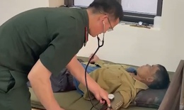Cứu ngư d&#226;n rơi xuống biển