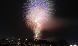 Pháo hoa rực trời Hà Nội trong chương trình 'Hẹn ước Bắc - Nam'